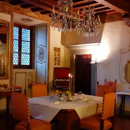 Gasthof Vistarenni Villa (Siena)